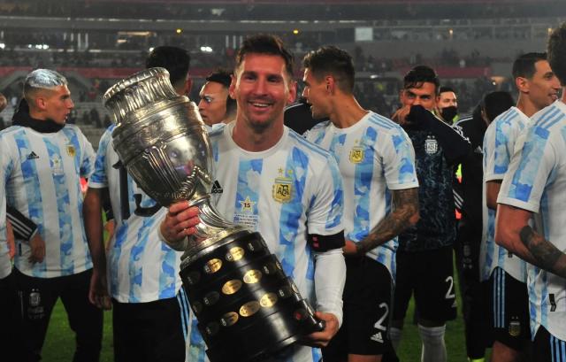 金年会官网首页-美洲杯夺冠纪念赛变超越贝利赛，梅西边哭边快乐